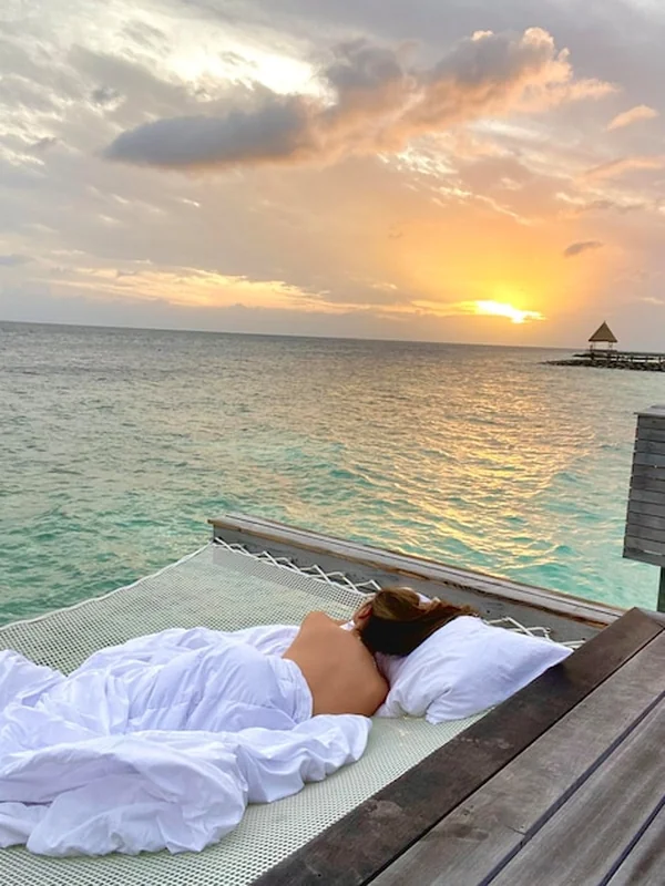 Hamaczek o wschodzie słońca na waldorf astoria maldives ithaafushi