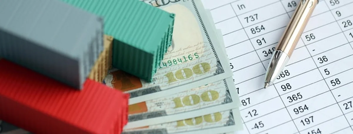 Kontenerowy statek towarowy w biznesie logistycznym