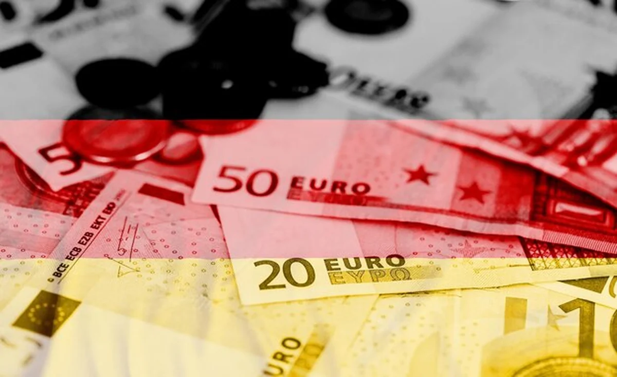 Banknoty i monety euro z flagą Niemiec